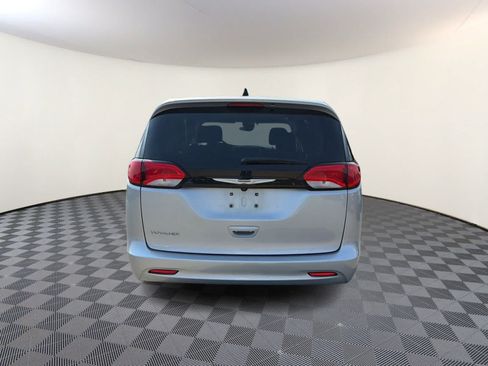 Used 2023 Chrysler Voyager LX FWD image 6