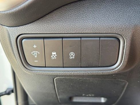 Certified 2025 Kia Soul LX w/ LX Technology Package FWD image 23