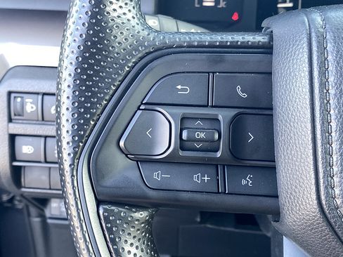 Used 2025 Toyota Tacoma SR5 AWD/4WD image 14