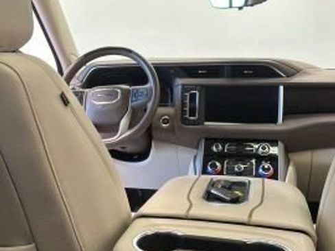 Used 2023 GMC Yukon Denali w/ Advanced Technology Package AWD/4WD image 34