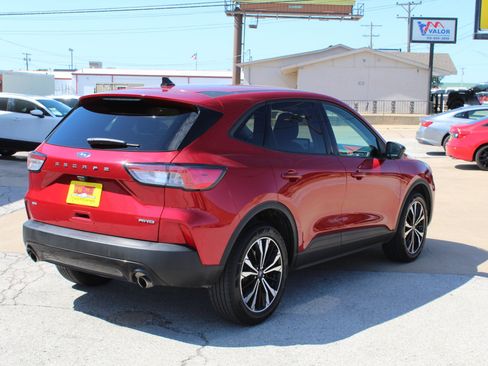 Used 2022 Ford Escape SE w/ SE Sport Appearance Package AWD/4WD image 5