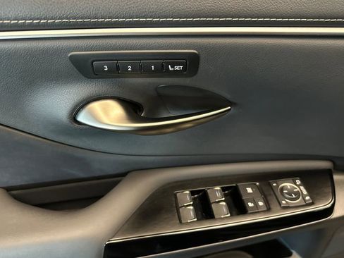 Certified 2023 Lexus ES 300h w/ Premium Package image 11