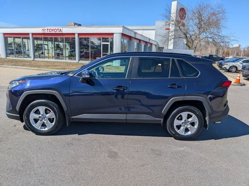 Used 2021 Toyota RAV4 XLE w/ Convenience Package image 2