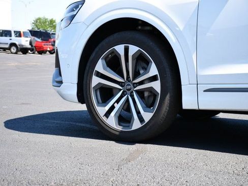 Used 2022 Audi Q8 Premium Plus w/ Premium Plus Package AWD/4WD image 12