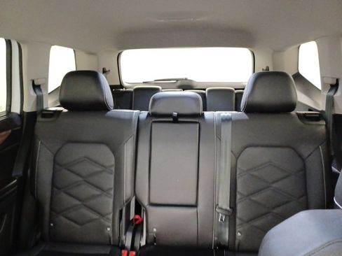 Used 2025 Volkswagen Atlas SE FWD image 31