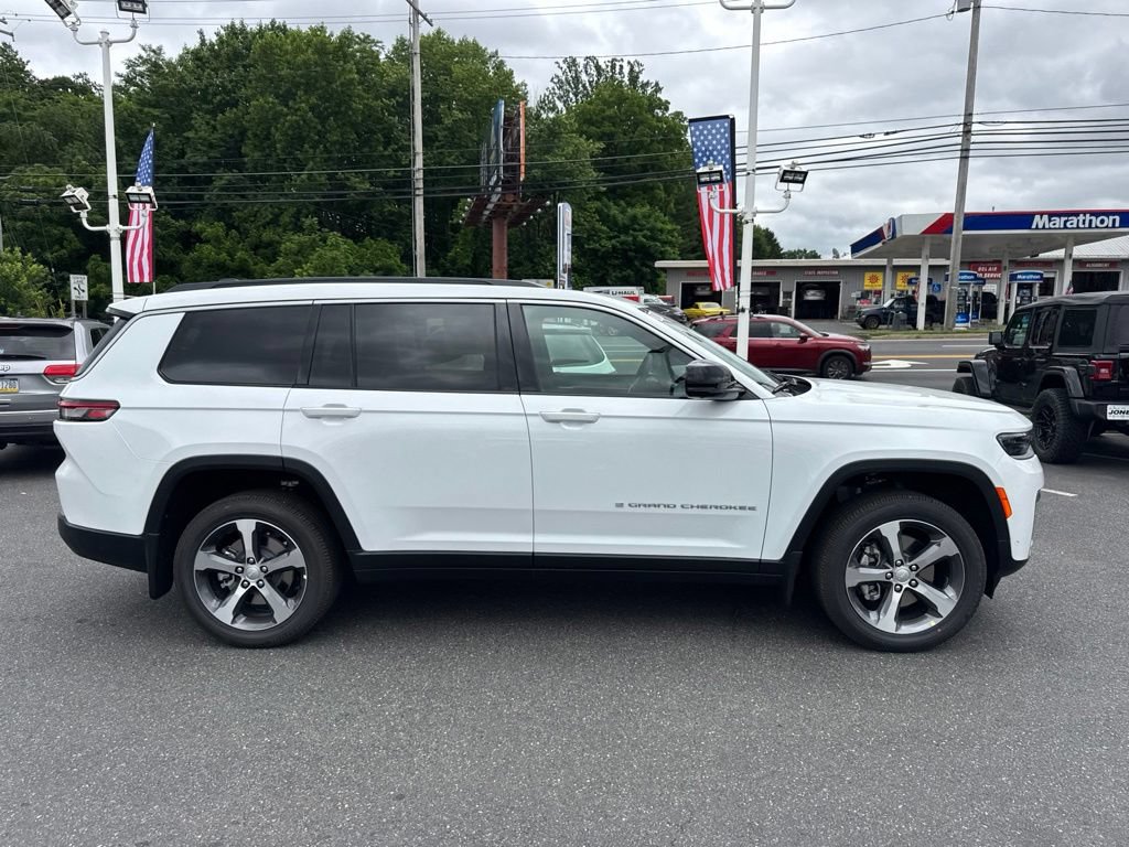 New 2026 Jeep Grand Cherokee L Limited w/ Luxury Tech Group II AWD/4WD image 4