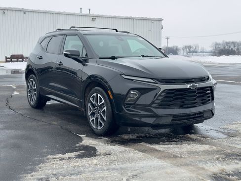 Used 2023 Chevrolet Blazer RS image 2