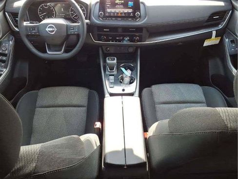 Certified 2026 Nissan Rogue SV FWD image 9
