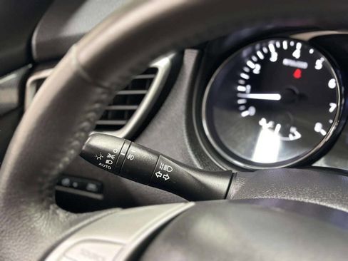 Used 2015 Nissan Rogue SL w/ SL Premium Package image 36