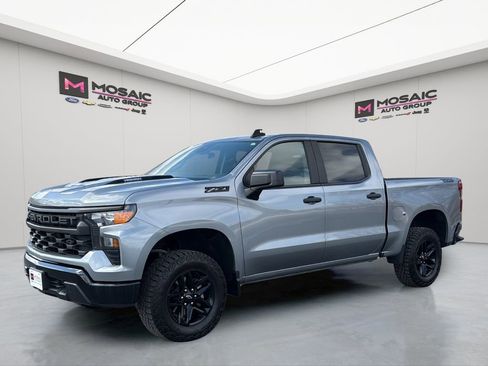 Used 2024 Chevrolet Silverado 1500 Custom Trail Boss w/ Dark Appearance Package AWD/4WD image 3