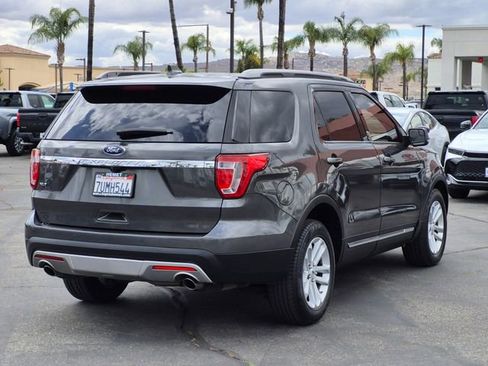 Used 2017 Ford Explorer XLT FWD image 5