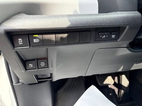 Used 2026 Toyota Sienna XLE FWD image 14