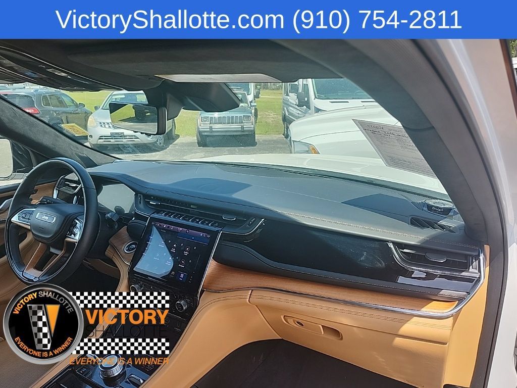 Used 2025 Jeep Grand Cherokee L Summit AWD/4WD image 37