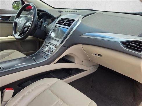 Used 2020 Lincoln MKZ w/ Convenience Package image 22