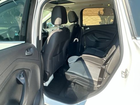 Used 2017 Ford Escape SE FWD image 6
