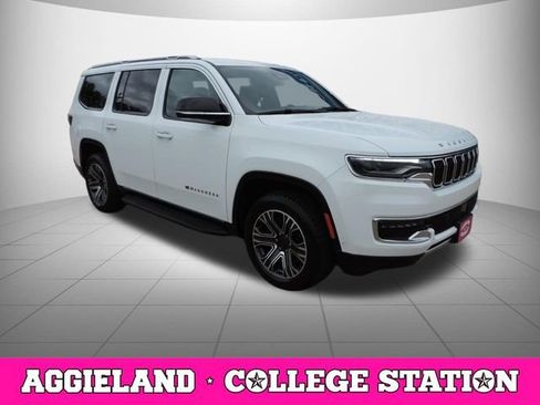 Used 2024 Jeep Wagoneer Series II w/ Flexible Seating Group RWD image 3