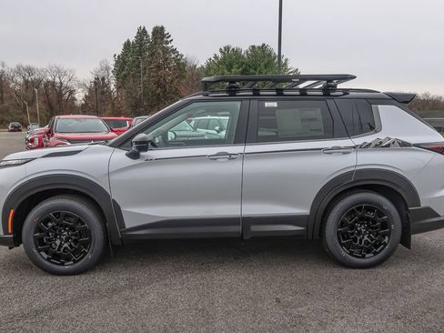 New 2026 Mitsubishi Outlander AWD image 2