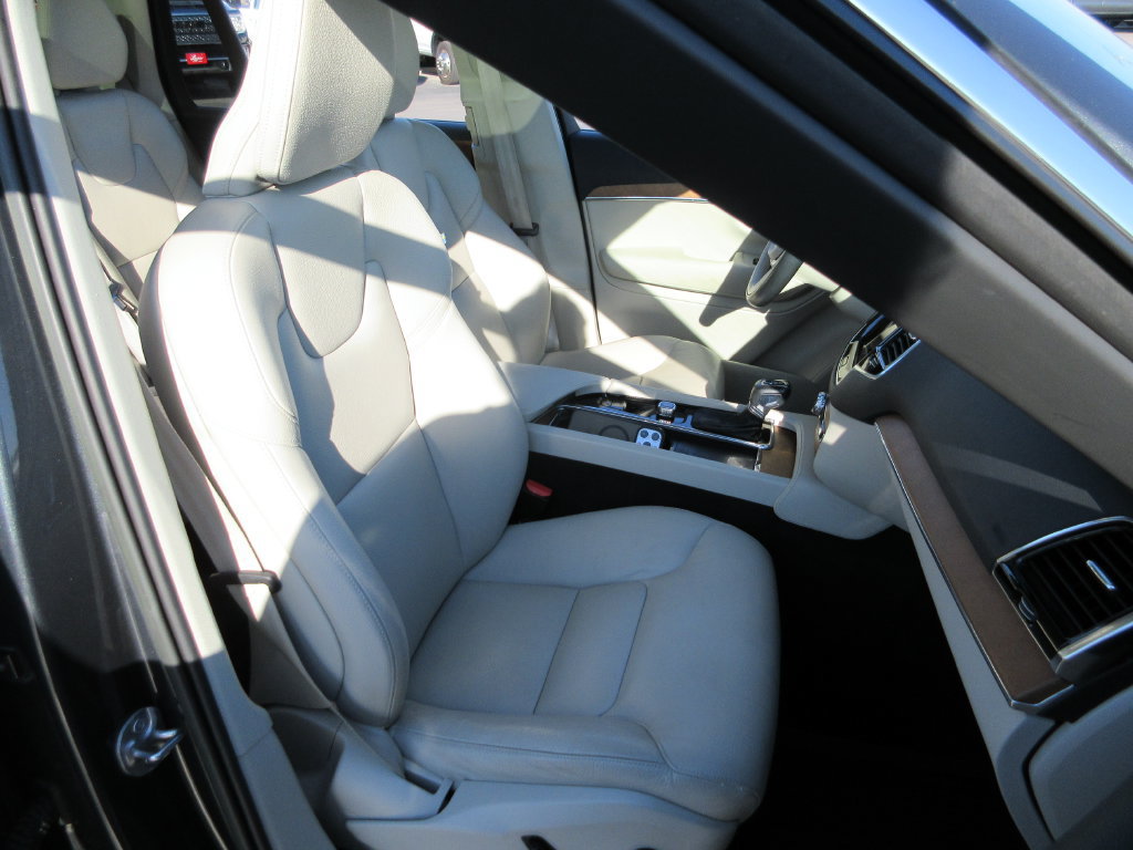 Used 2022 Volvo XC90 T6 Momentum w/ Advanced Package AWD/4WD image 23