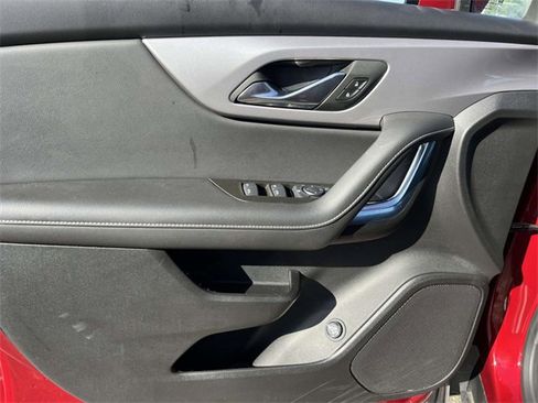Certified 2025 Chevrolet Blazer LT w/ Convenience Package image 17