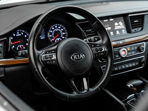 Used 2019 Kia Cadenza Premium image 16