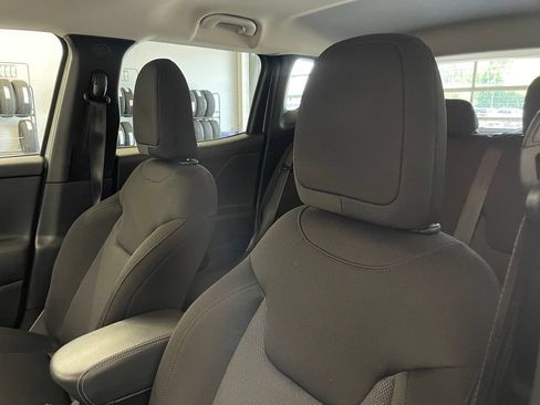 Used 2023 Jeep Renegade Latitude AWD/4WD image 24