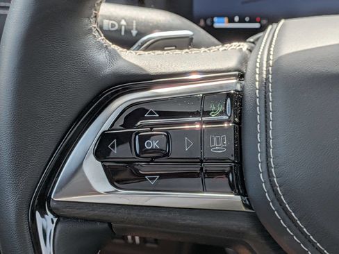 Used 2023 Jeep Grand Cherokee Overland w/ Adv Protech Group III image 19