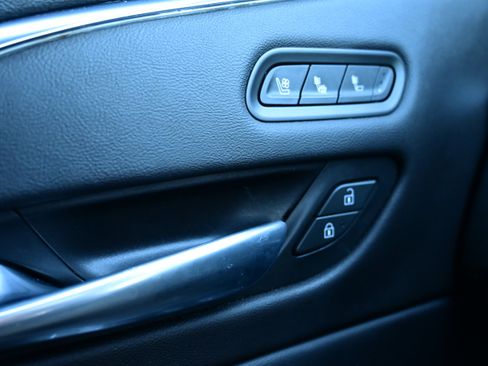 Used 2021 Cadillac Escalade ESV Premium Luxury w/ LPO, Illumination Package image 38