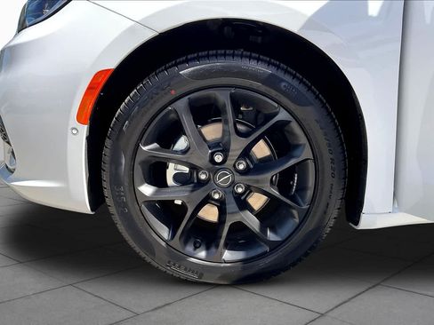 New 2026 Chrysler Pacifica Select w/ S Appearance Package FWD image 11