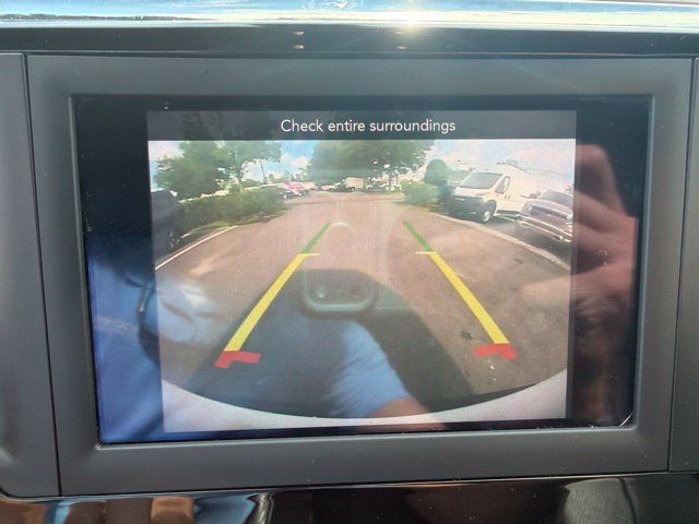 Used 2019 Chrysler Pacifica Touring-L FWD image 23