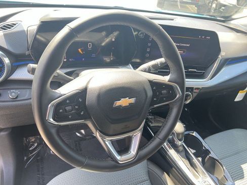 Used 2025 Chevrolet Trax LT w/ Driver Confidence Package FWD image 11