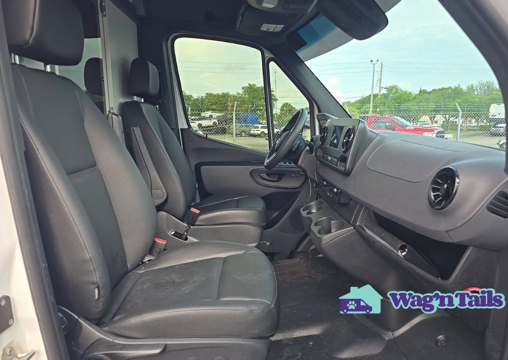 Used 2024 Mercedes-Benz Sprinter 2500 w/ Acoustic Package image 8