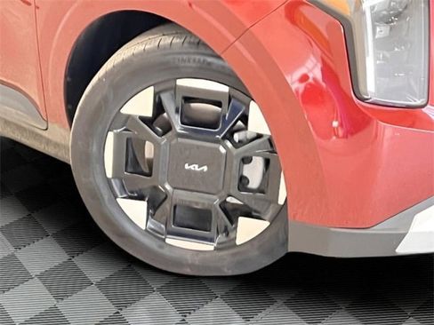 Used 2025 Kia Carnival EX image 34