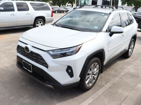 Used 2025 Toyota RAV4 Limited image 4