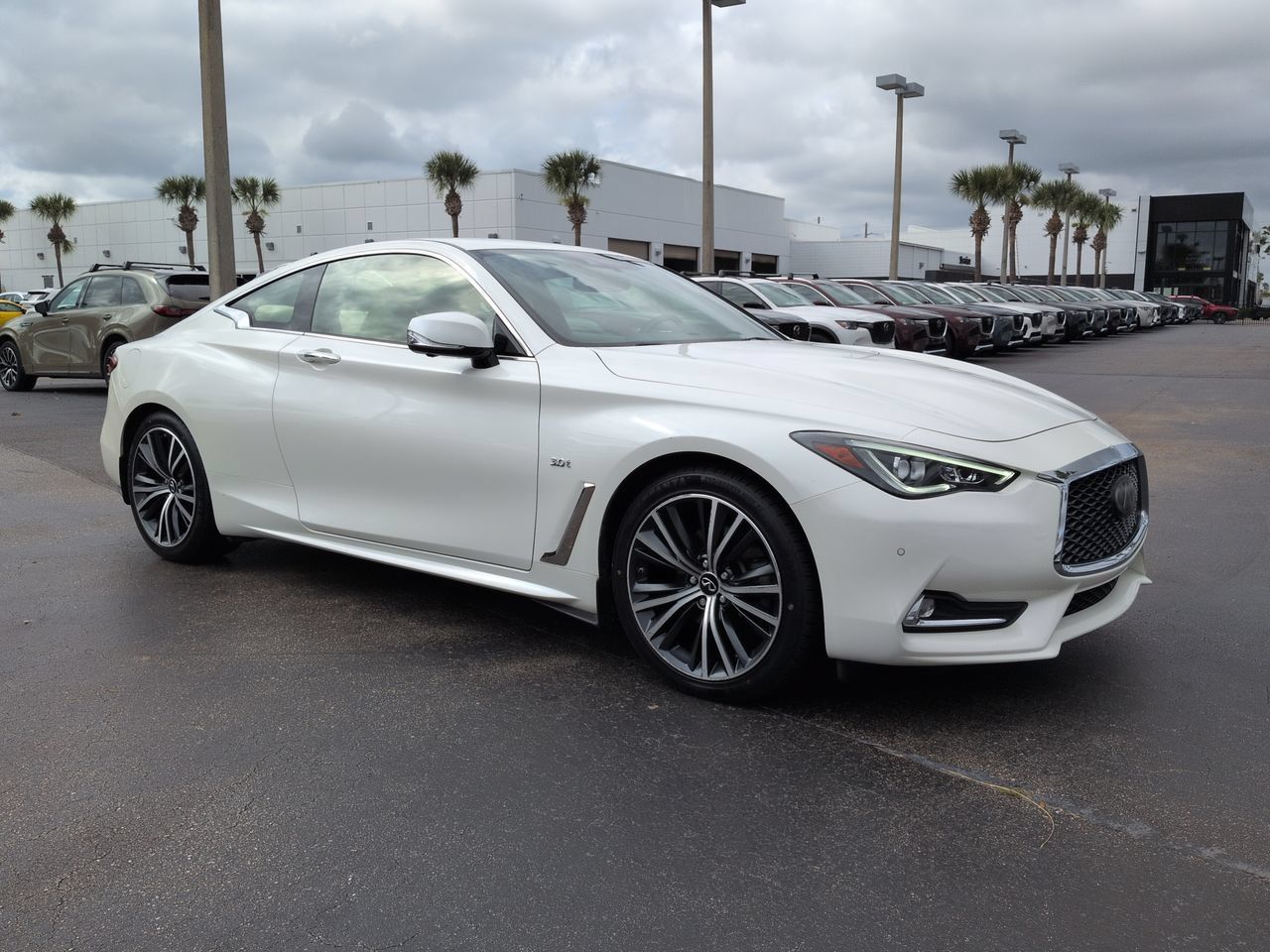 Used 2020 INFINITI Q60 3.0t Luxe w/ Essential Package AWD/4WD image 2