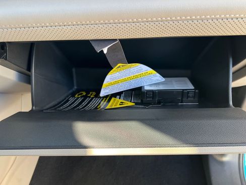 Used 2025 Volkswagen Atlas SE image 24