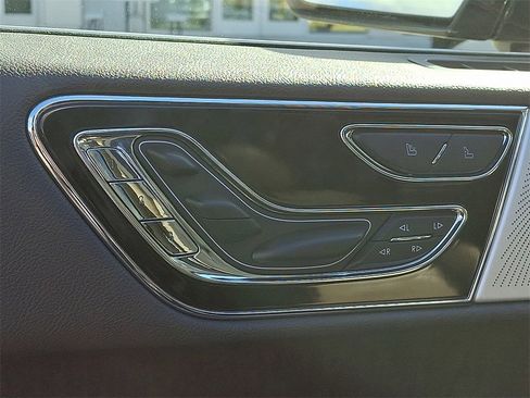 Used 2022 Lincoln Navigator Reserve image 14