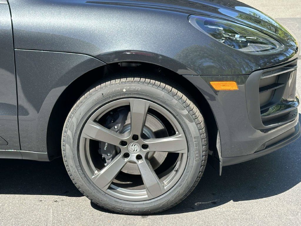 Used 2026 Porsche Macan AWD/4WD image 9