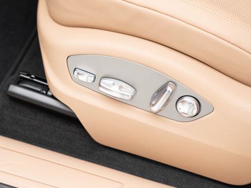 Certified 2026 Porsche Macan AWD/4WD image 16