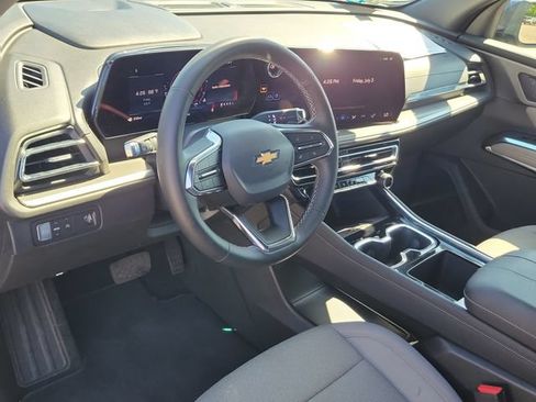 Certified 2026 Chevrolet Traverse LT w/ Driver Confidence Package FWD image 18