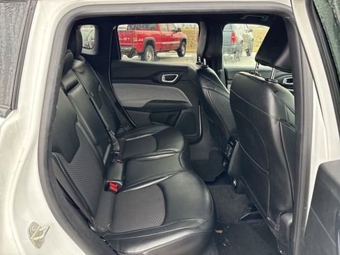 Used 2023 Jeep Compass Latitude image 15