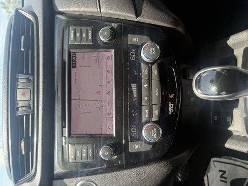 Used 2019 Nissan Rogue SV w/ Premium Package FWD image 14