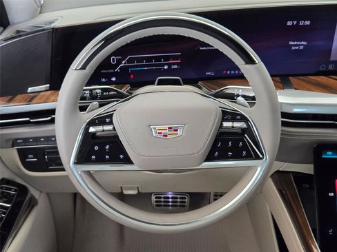 New 2026 Cadillac Escalade ESV Platinum Sport w/ LPO, Floor Liner Package AWD/4WD image 15