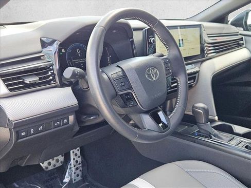 Used 2025 Toyota Camry SE image 10