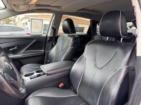 Used 2013 Toyota Venza Limited w/ Tow Prep Pkg FWD image 9