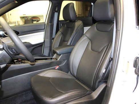 New 2026 Jeep Compass Limited w/ Sun, Sound & Navigation Group image 28