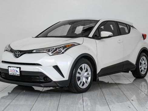 Used 2019 Toyota C-HR LE image 4