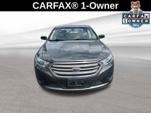 Used 2018 Ford Taurus SE image 2