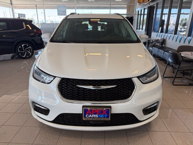 Used 2022 Chrysler Pacifica Touring-L w/ Uconnect Theater Family Group FWD image 8