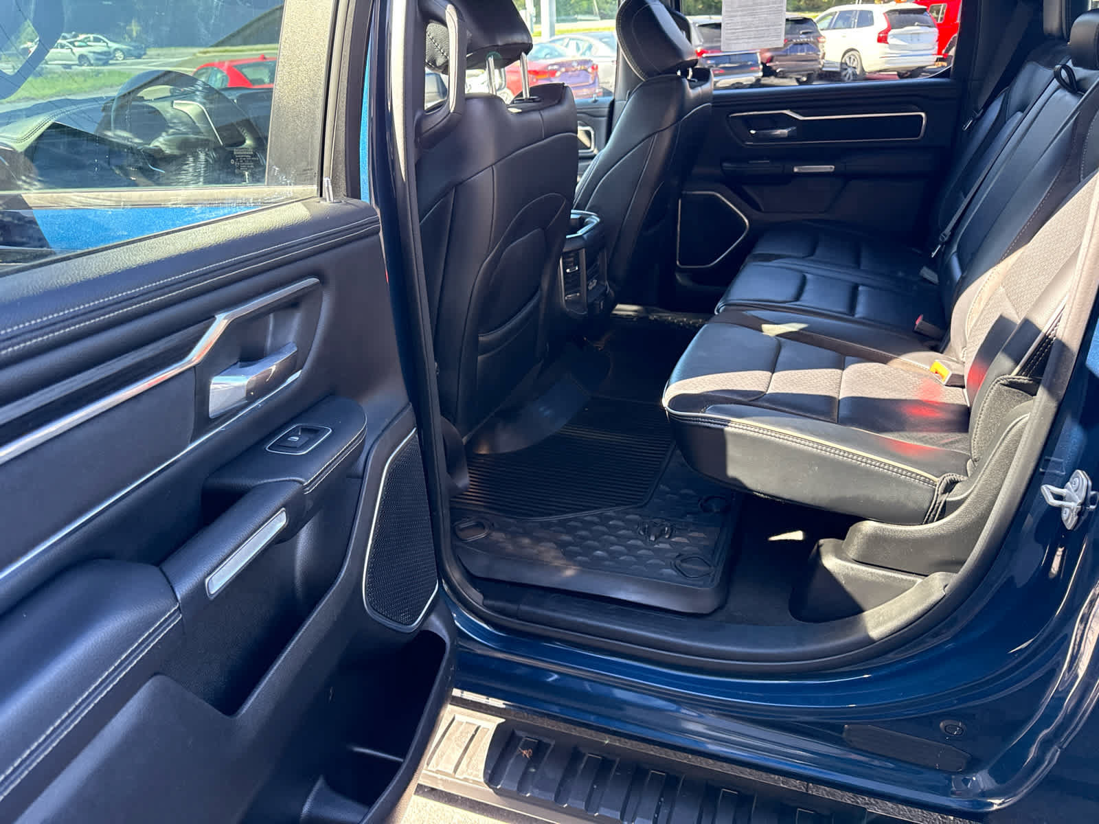 Used 2023 RAM 1500 Laramie AWD/4WD image 20