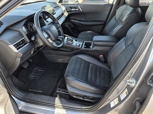 Used 2024 Mitsubishi Outlander SE image 13